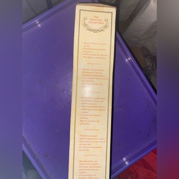 Knightsbridge porcelain Indian doll - Picture 4 of 6